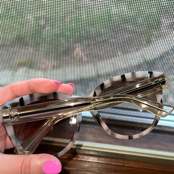 Authentic Gucci Sunglasses with case - Picture 10 of 14